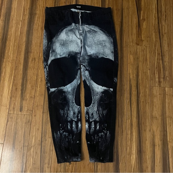 Hudson Super Skinny Jeans Rare Edition Skull Print, Size 30 - Picture 1 of 13